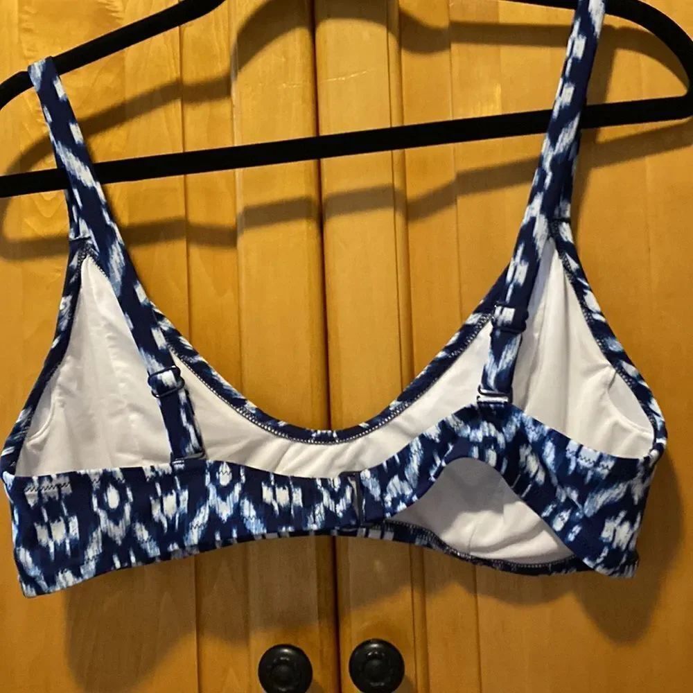 Batik Navy and white bikini top - Picture 2 of 3